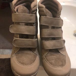 Tan women’s wedge heel sneaker
